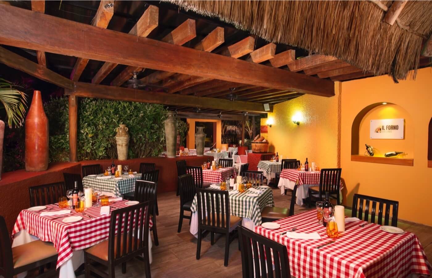 Platillo paella servido en Restaurante en Hotel Grand Oasis Cancun