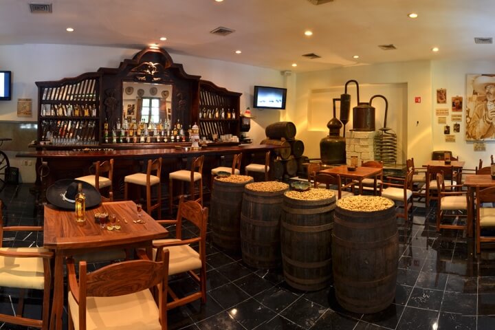 Cover image of a sample of the bar la cantina
