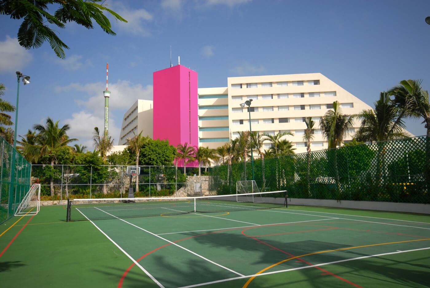 Cancha de Tennis en Hotel Grand Oasis Palm