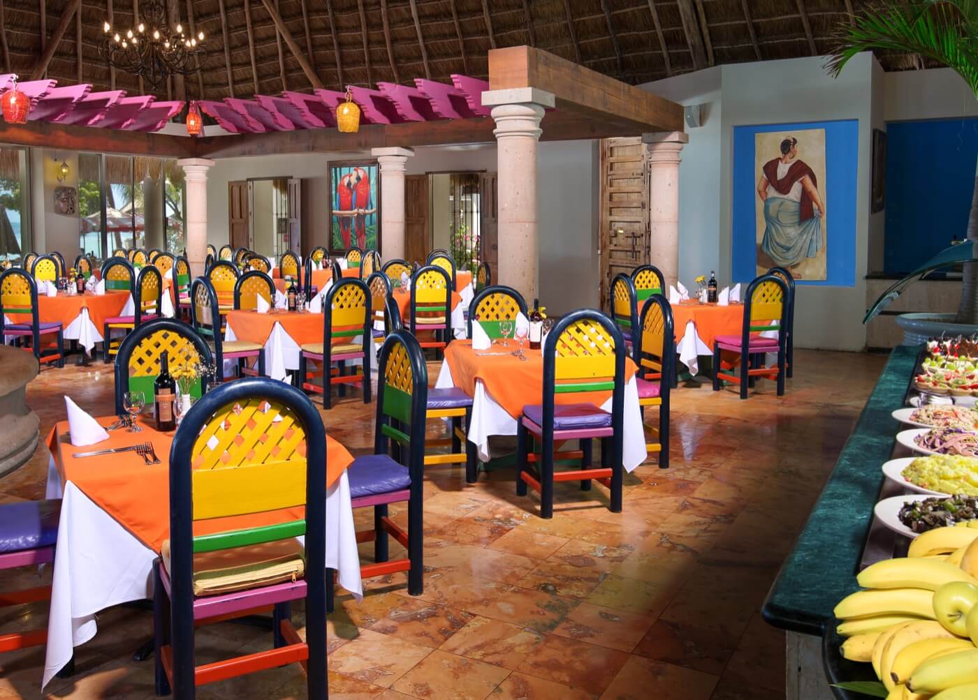 Vista Interior de Restaurante La Cantina en Hotel Oasis Palm